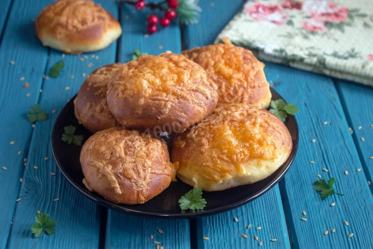 Булочки с сыром в духовке. Сырные булочки милано. Творожно сырные булочки. Булочки с сыром из дрожжевого теста в духовке. Сырные пампушки.