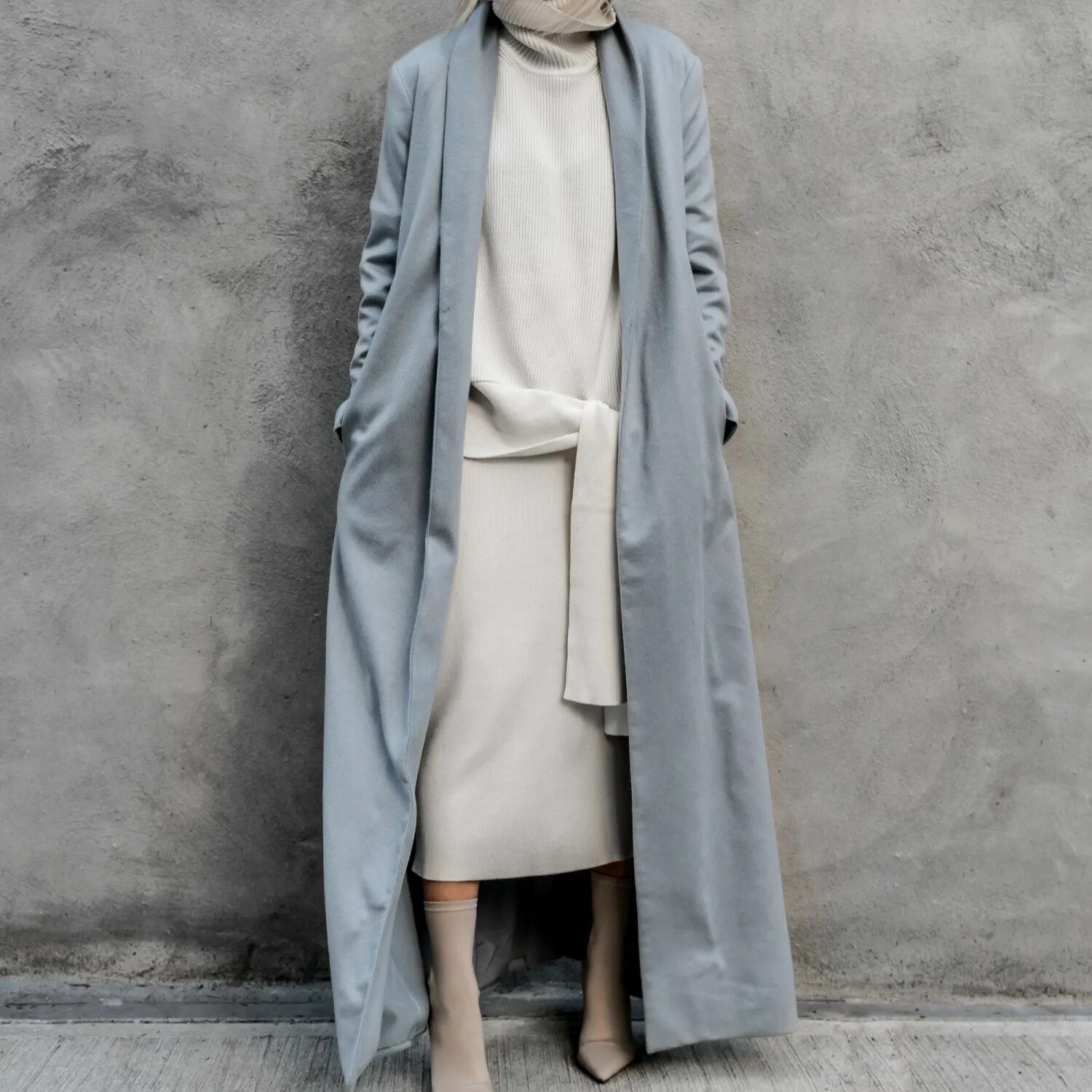 стиль минимализм в одежде. стильный минимализм в одежде. минимализзонт в одежде. минимализзонт в одежде. верхняя одежда в стиле минимализм.