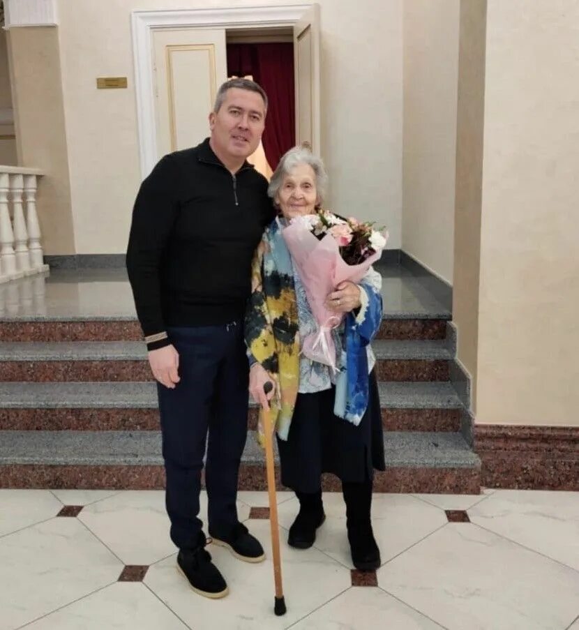 Зубарев мама в 16 3. Мама зубарева. Мама зубарева. Зубарев с мамой фото. Зубарев мама в 16 3.