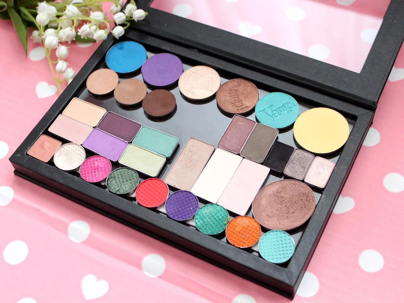 Miss rose палетка теней. Палетка теней dikalu. Mac professional make up палетка теней и румян х 9 eye shadow extra dimension skinfinish / botanic panic. Палетка теней sephora. Креативные палетки теней.