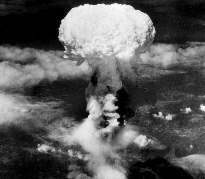 Ядерное нападение. Ядерный взрыв в Японии Хиросима Нагасаки 1945. Бомба на Хиросиму и Нагасаки. Взрыв Хиросима и Нагасаки. Хиросима Нагасаки ядерный взрыв.