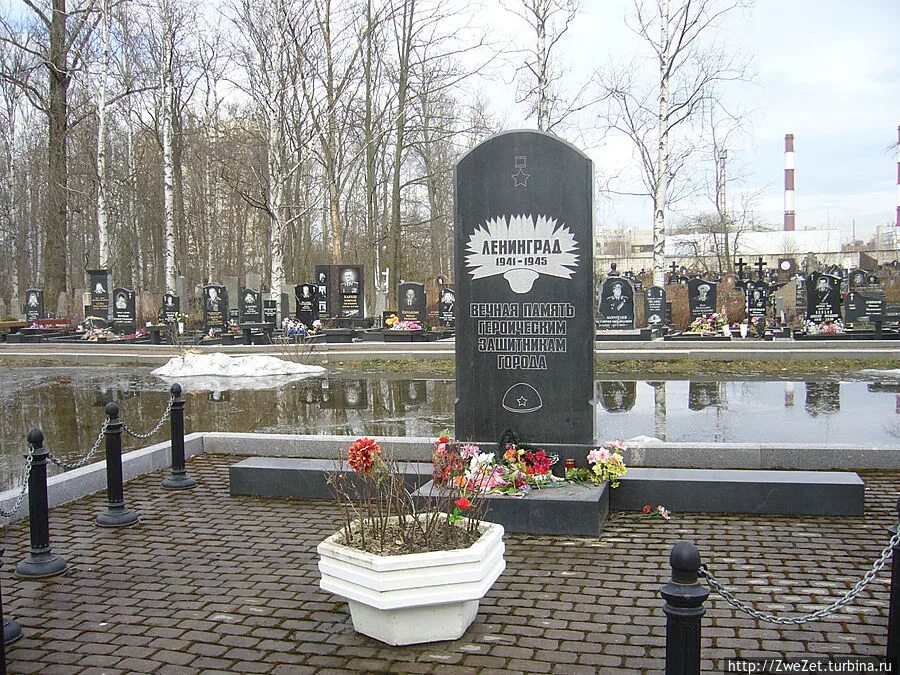 Петербург серафимовское кладбище могилы знаменитостей. Серафимовское мемориальное кладбище. Мемориал на серафимовском кладбище в петербурге. Аллея героев серафимовского кладбища. Серафимовское кладбище в спб.