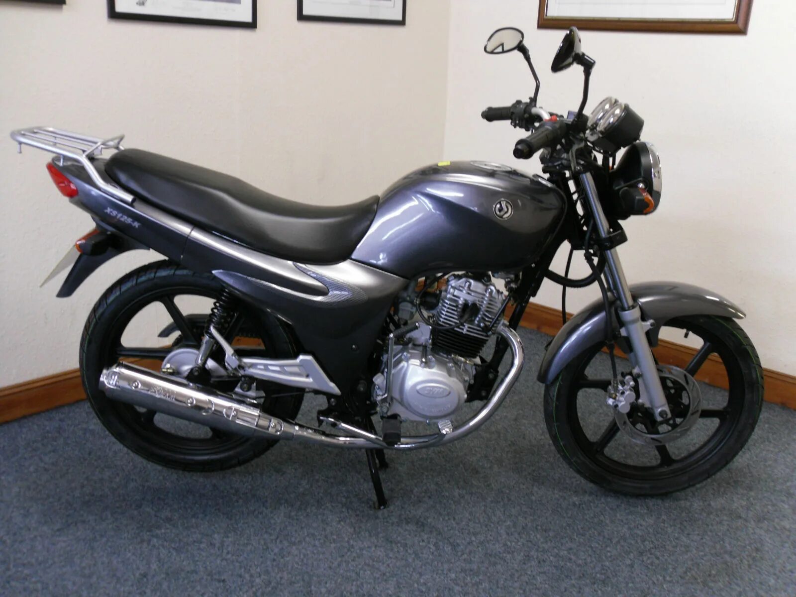 Мотоцикл sym xs 125 k. Мотоцикл сим хс 125 к. Мотоцикл sym xs 125 k. Sym 125xs - k мотоцикл xs 125. Sym xs 125 черный.