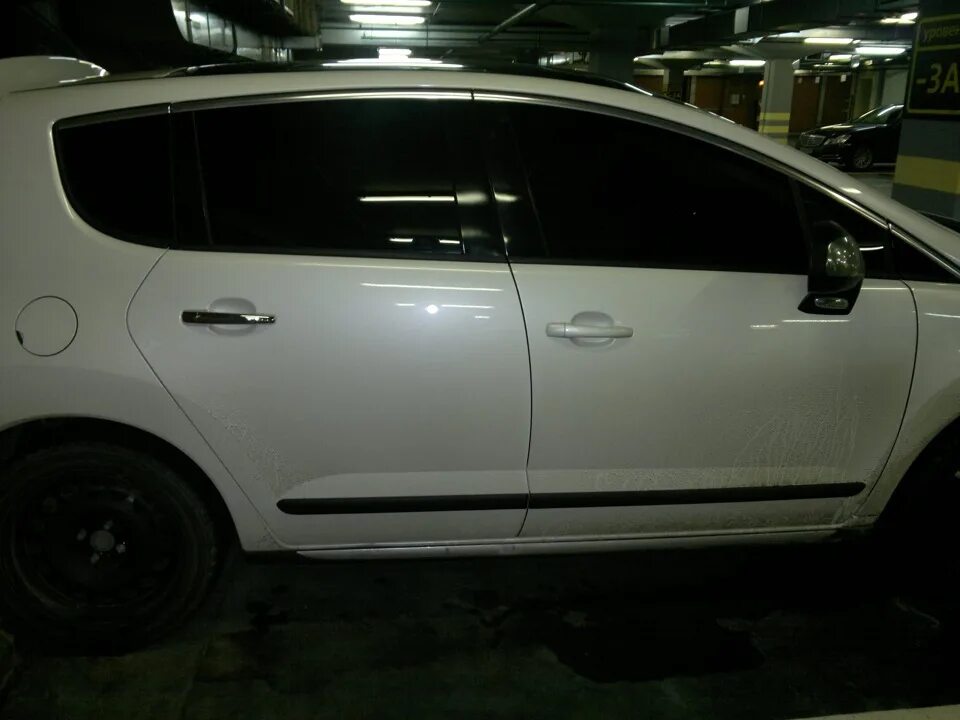 Подножка для пежо 3008. Peugeot-citroen молдинг кузова. Молдинг пежо 3008. Молдинги на рено аркана хромированные на пороги. Молдинги окон пежо 207.