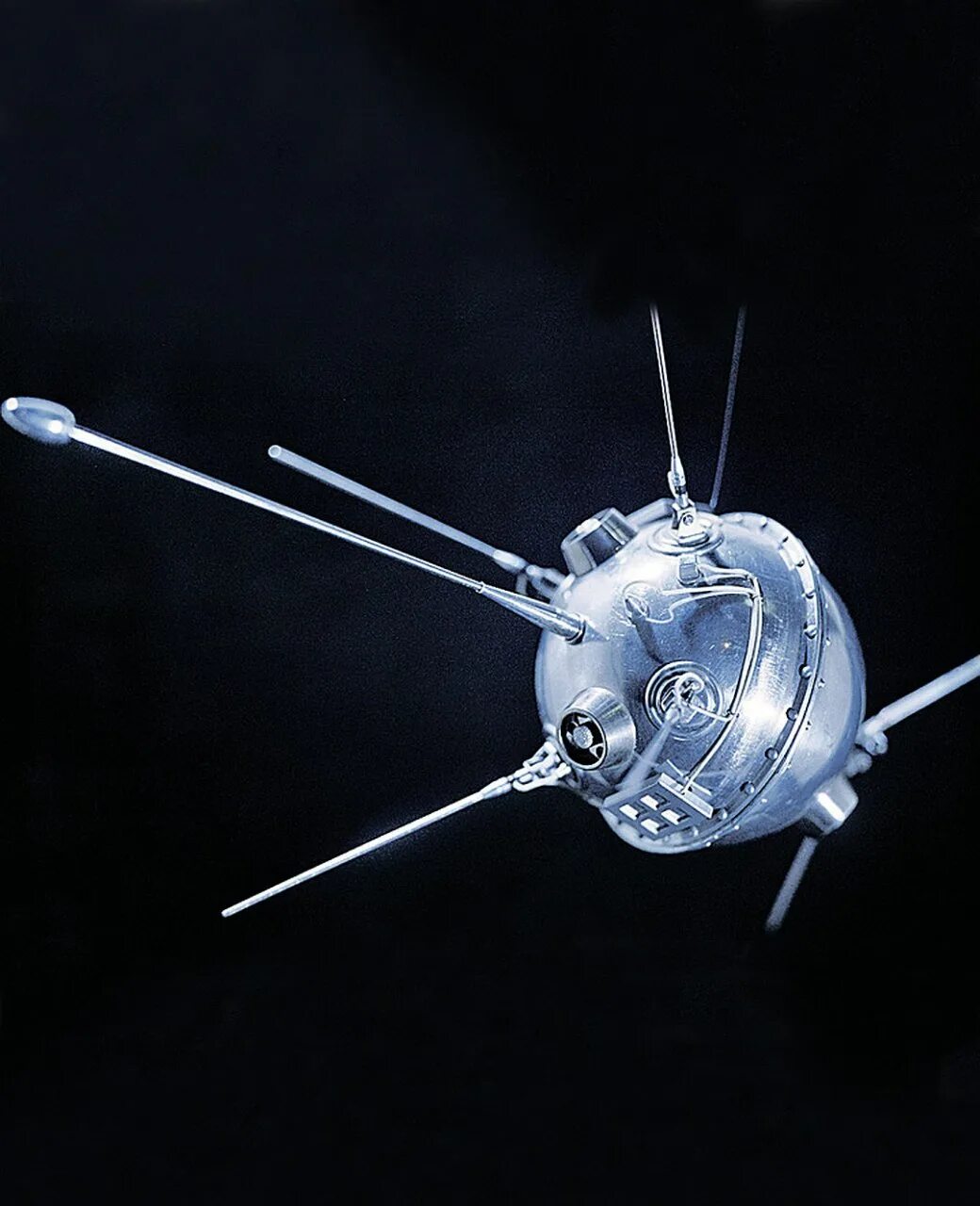 Первые космические спутники ссср. Луна-2 автоматическая межпланетная станция. Луна-1 автоматическая межпланетная станция. Луна-11 автоматическая межпланетная станция. Первый космический Спутник.