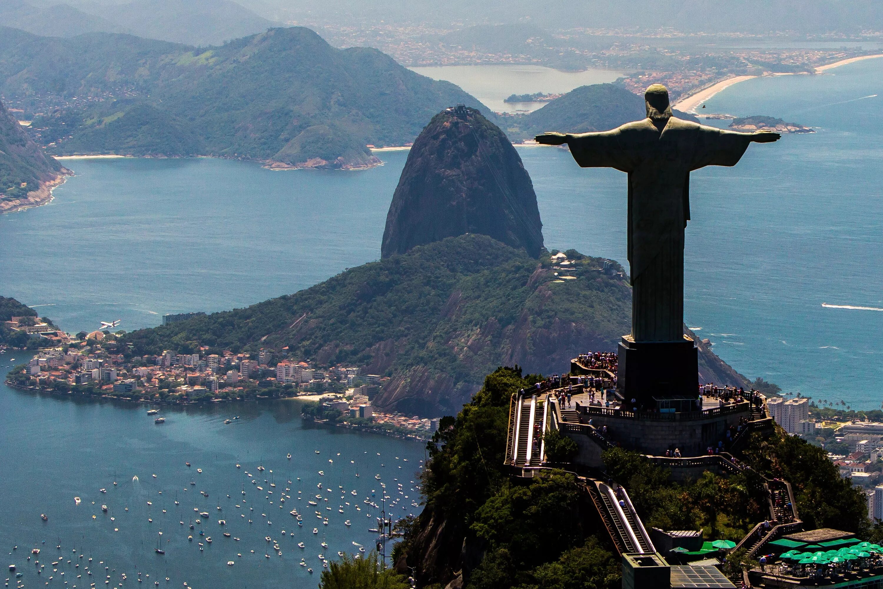 Как называется страна бразилия. Статуя Христа-Искупителя Бразилия. Христос-Искупитель Рио-де-Жанейро, Бразилия. Статуя в Рио-де-Жанейро. Памятник в Рио де Жанейро.