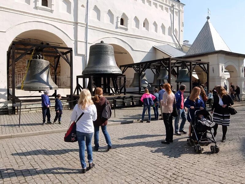 Экскурсия в новгород на 2 дня. Великий Новгород туристы. Экскурсии в Великом Новгороде. Великий Новгород экскурсии. Великий Новгород население.