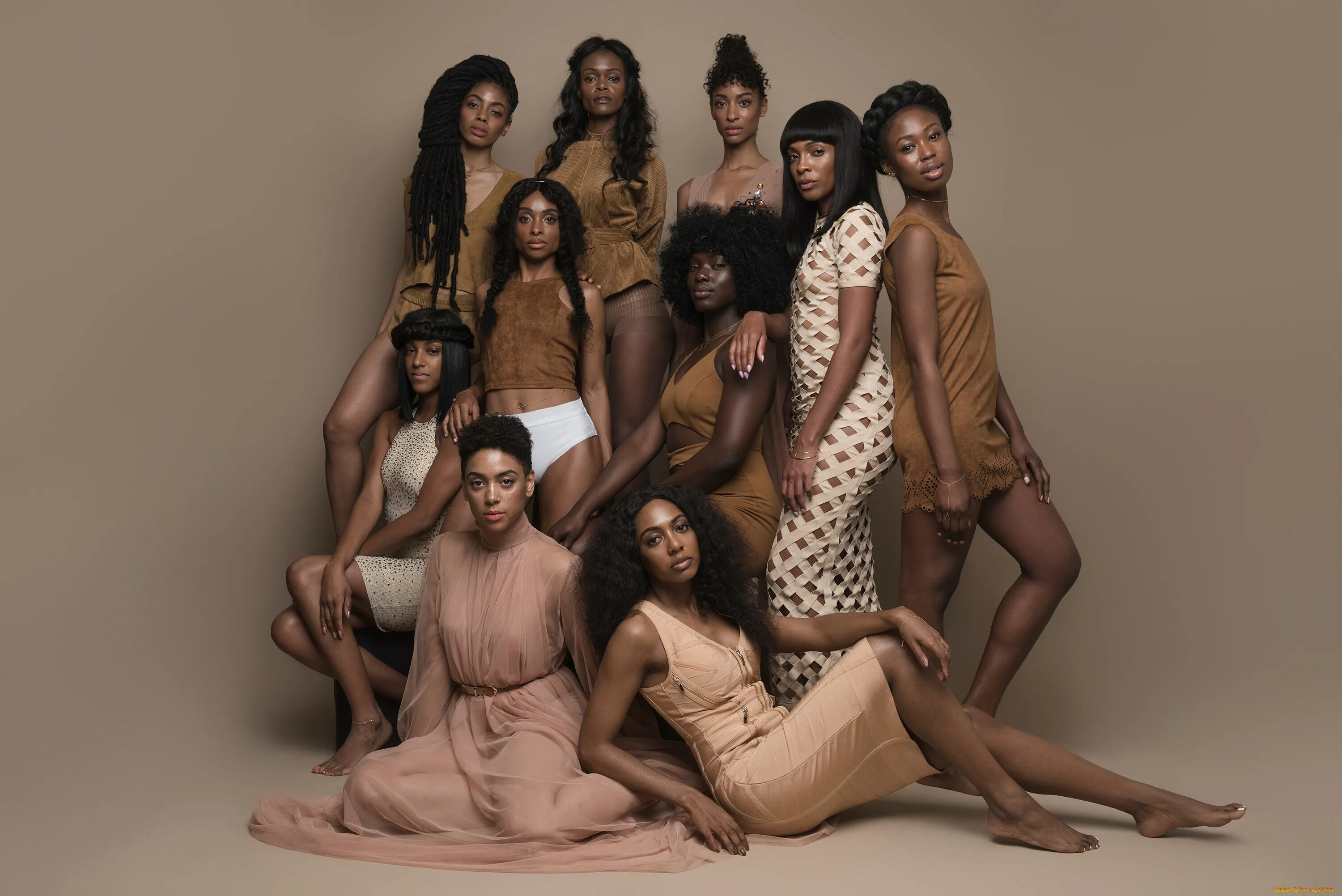 Группа мулаток. Группа темнокожих девушек. Темнокожая модель. Много разных девушек. Группы афроамериканских девушек.