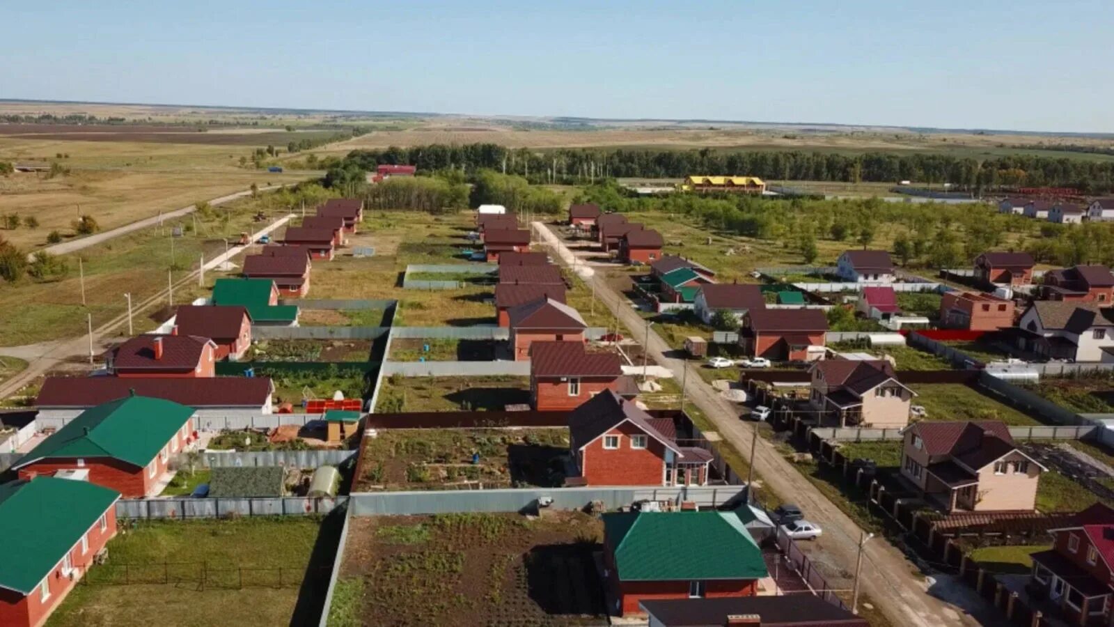 Яр парк самара. Самарская область красный яр поселок уютный дом. Поселок красный яр. Таунхаус красный яр самара. Коттеджные поселки красный яр.