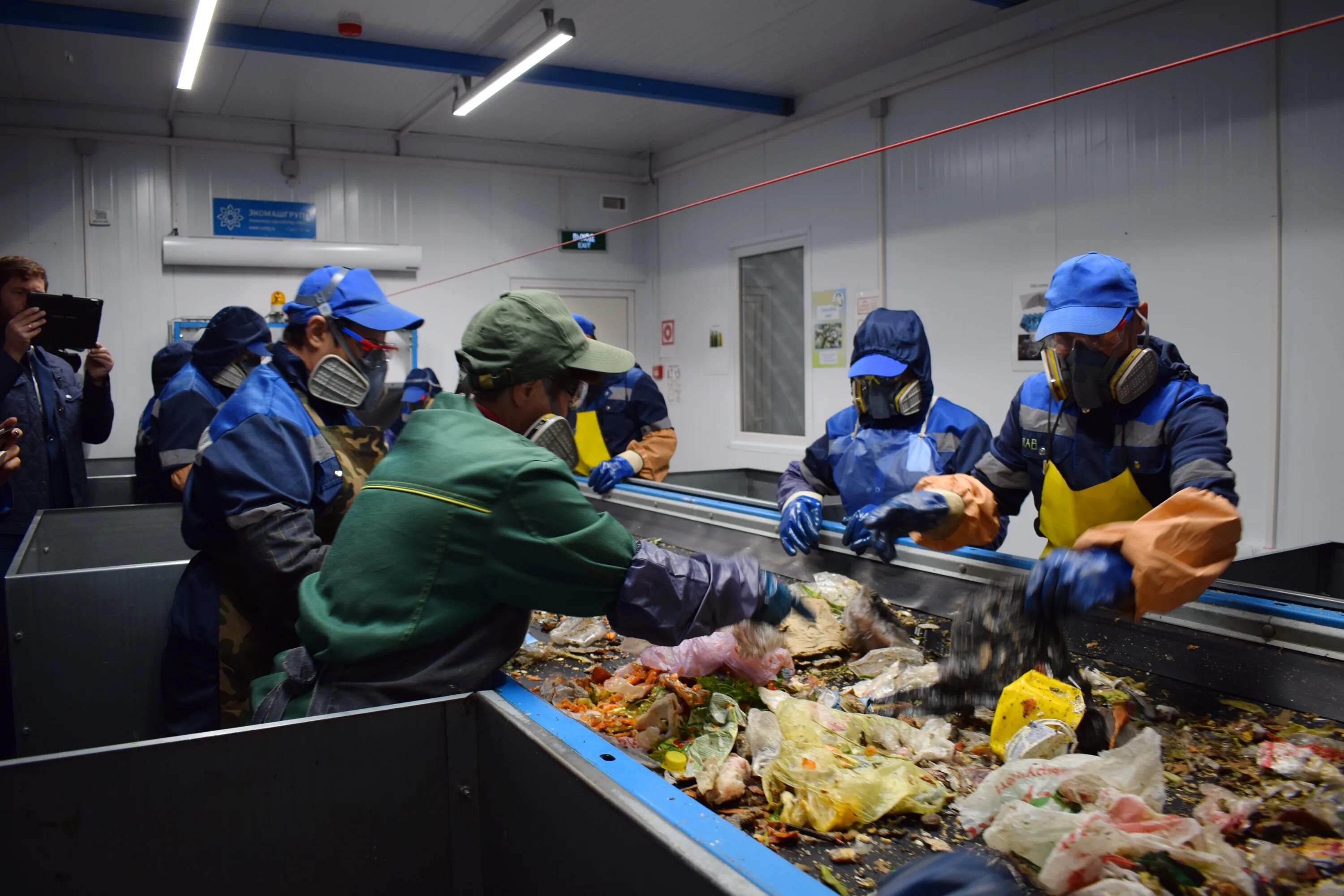 Мусороперерабатывающий завод тула. Монтаж оборудования. Переработка омск. Комплекс глубокой переработки нефти омский нпз. Заводы по переработке мусора в россии.