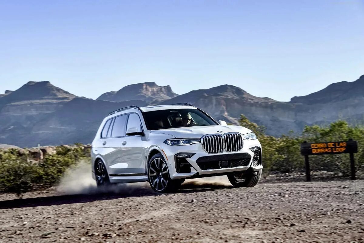 Тест драйв х7. BMW x7 2015. BMW x7 xdrive50i. БМВ Икс 7 белый. BMW x7 m Sport.