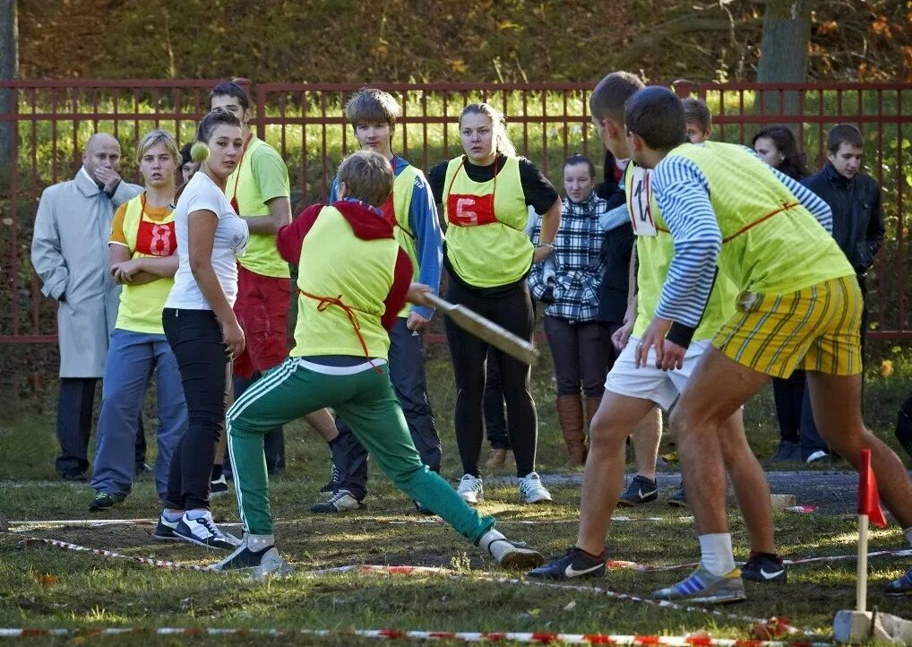 Лапта вид спорта. Спортивная игра лапта. Русская лапта. Лапта современная.