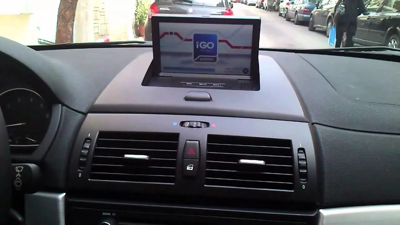 Не работает экран мультимедиа. Bmw x3 e83 навигация. штатный монитор bmw x3 e83. bmw e83 экран. x3 bmw 2007 gps.