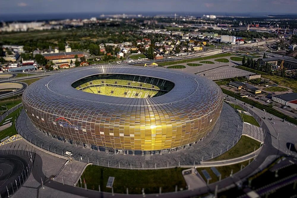 Большие стадионы европы. PGE Arena стадион. Стадион Энерго Гданьск. Стадион "Энерга Гданьск".. Стадион PGE Arena в Польше.