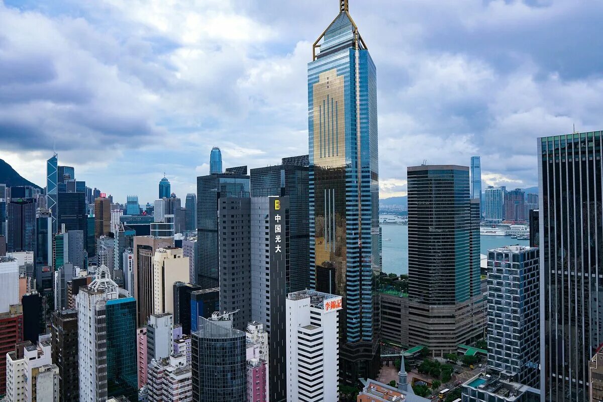 Небоскребы гонконга. Гонг Конг небоскребы. Terraced Twin skyscrapers, Гонконг,. Гонконг высотки. Гонконг панорама 2020.