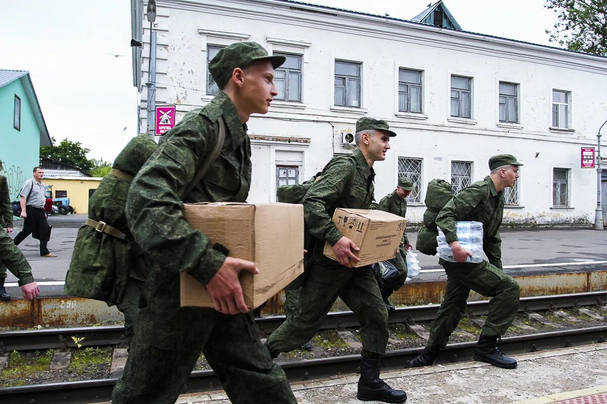 Единый пункт призыва телефон. Призывники 2000. Сборный пункт призывников. Проводы призывников. Призывники 2000 годов.