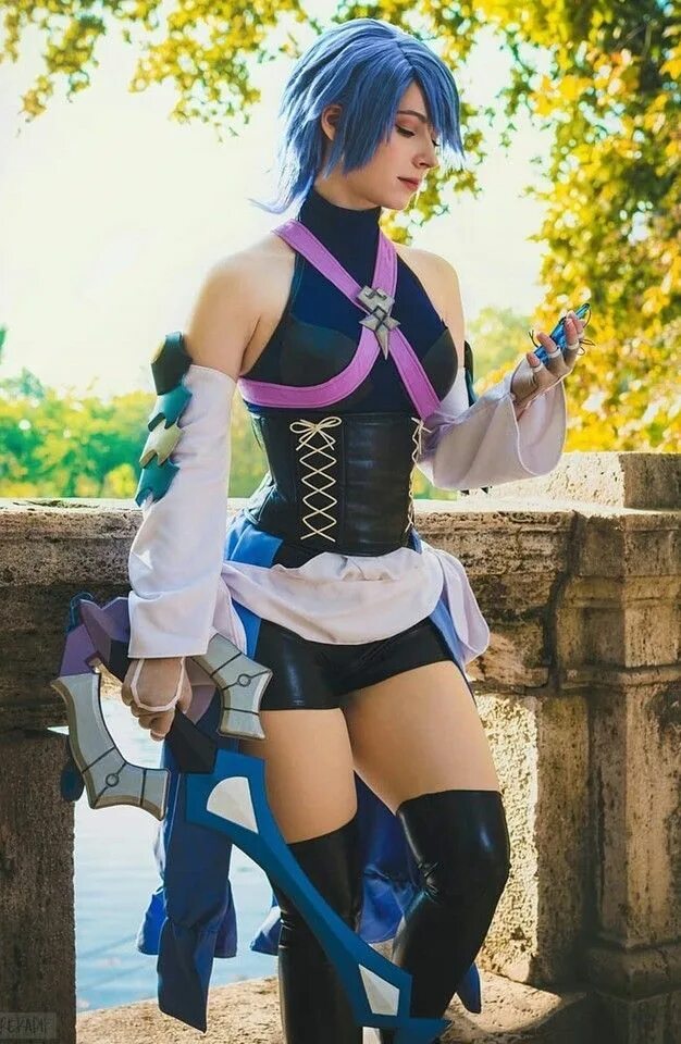 Cosplay play. Cosplay Энджи Найт. Kingdom Hearts Aqua Cosplay. Энджи Найт hot. Костюм Аква косплей.