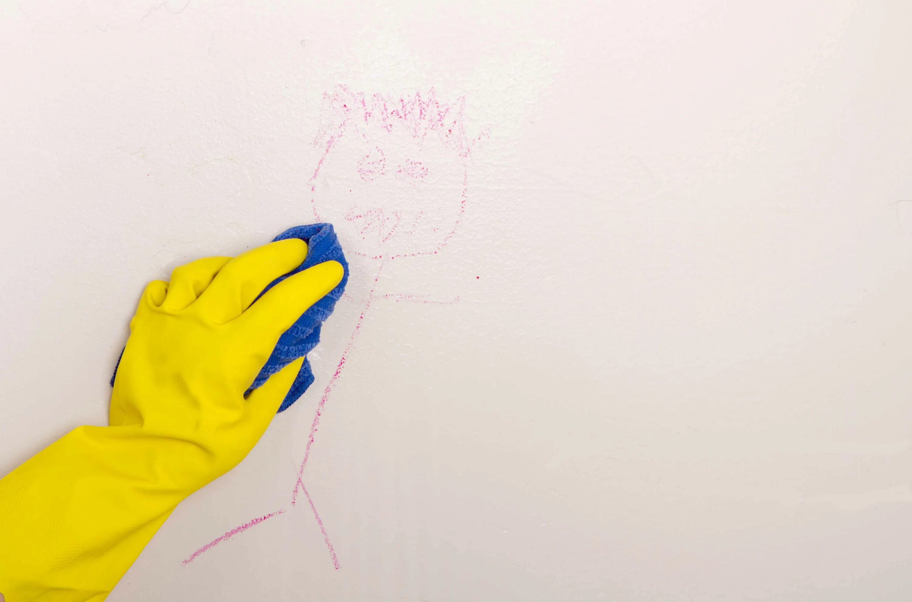 Чем можно отмыть обои. Краска для стен моющаяся. Пятно на стене. Пятно от краски на стене. Краска для мытья стен.
