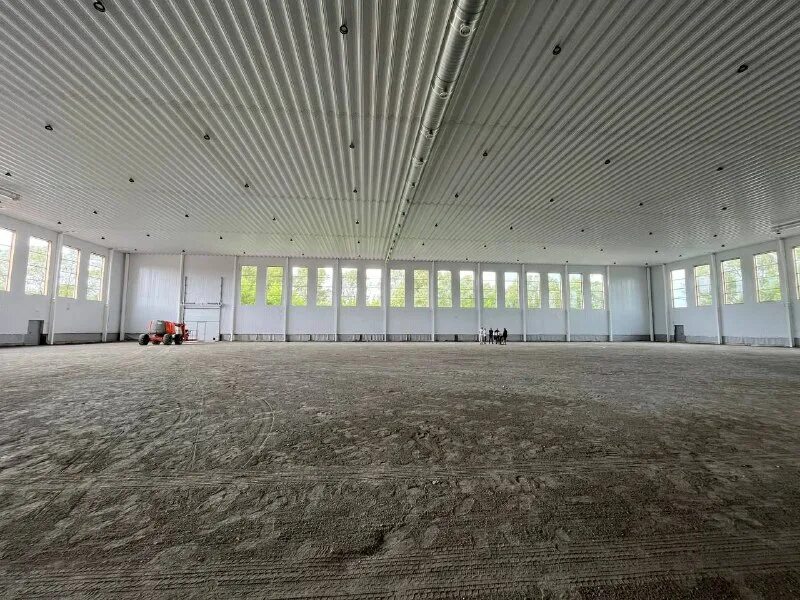 Олимпийский центр имени братьев знаменских, москва. Манеж в ноябре. Вересники манеж киров крыша. Манеж в ноябре. Стромынка 4 стадион братьев знаменских.