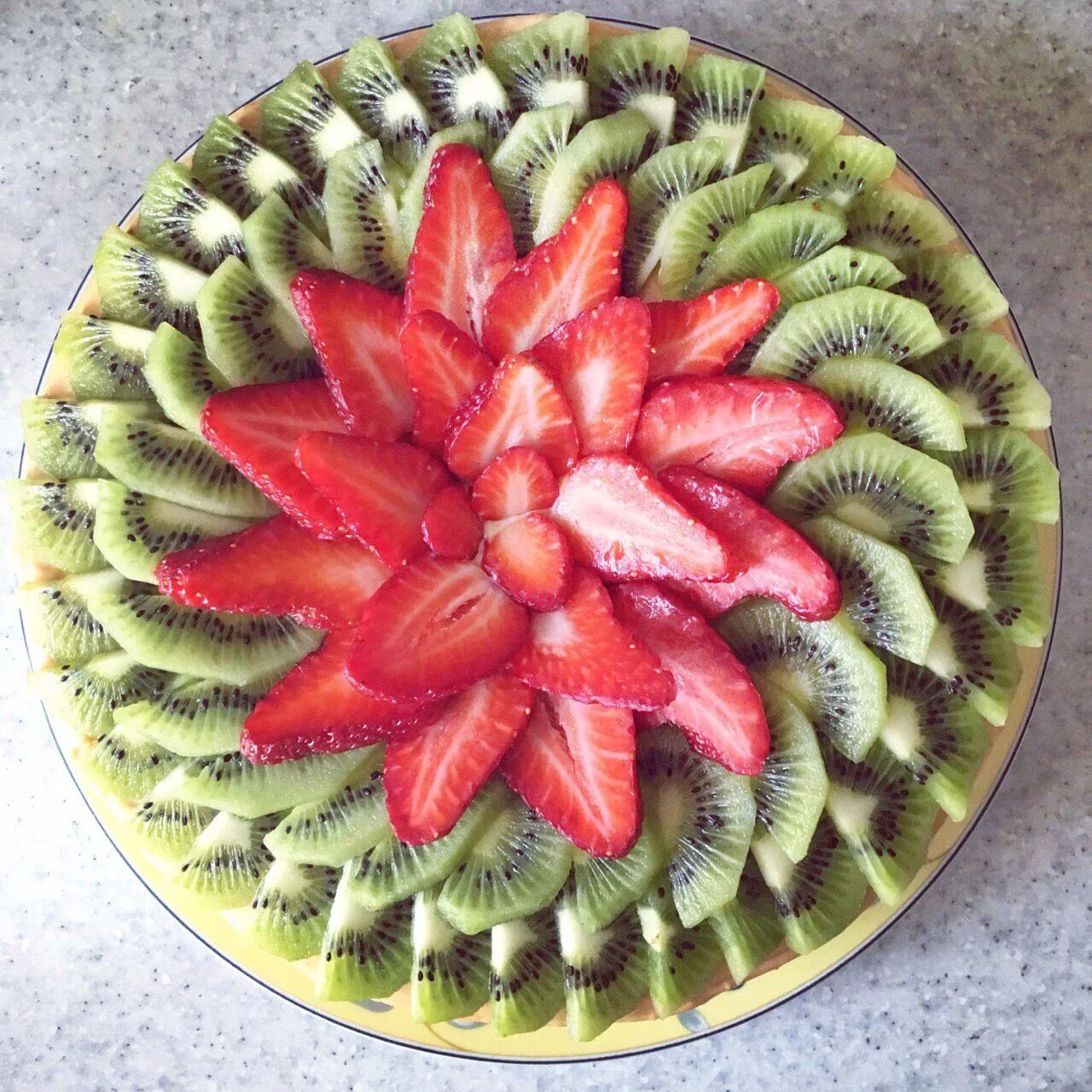 Как красиво нарезать клубнику