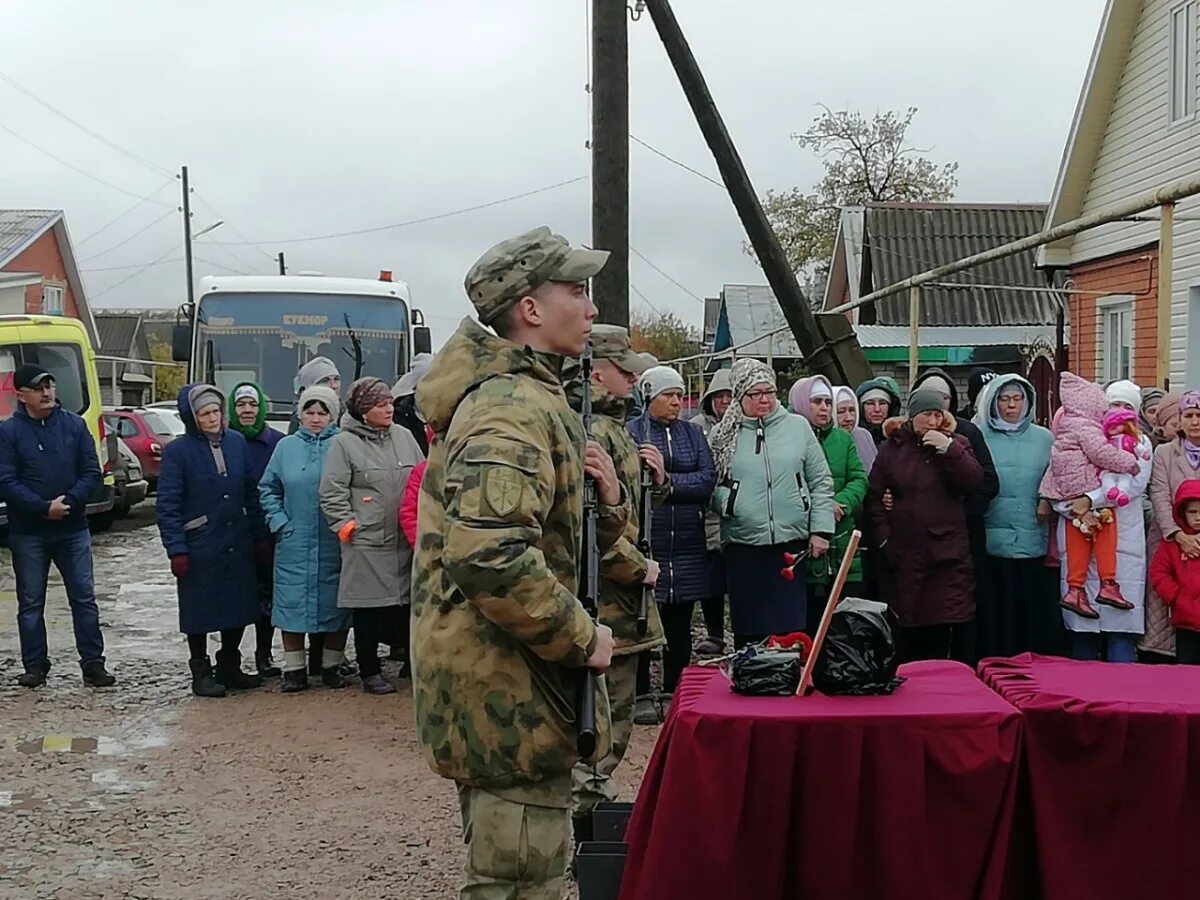 Проводы погибших на Украине. Прощание с солдатом. Прощание с украинскими солдатами. Сколько погибших на украине кировской области