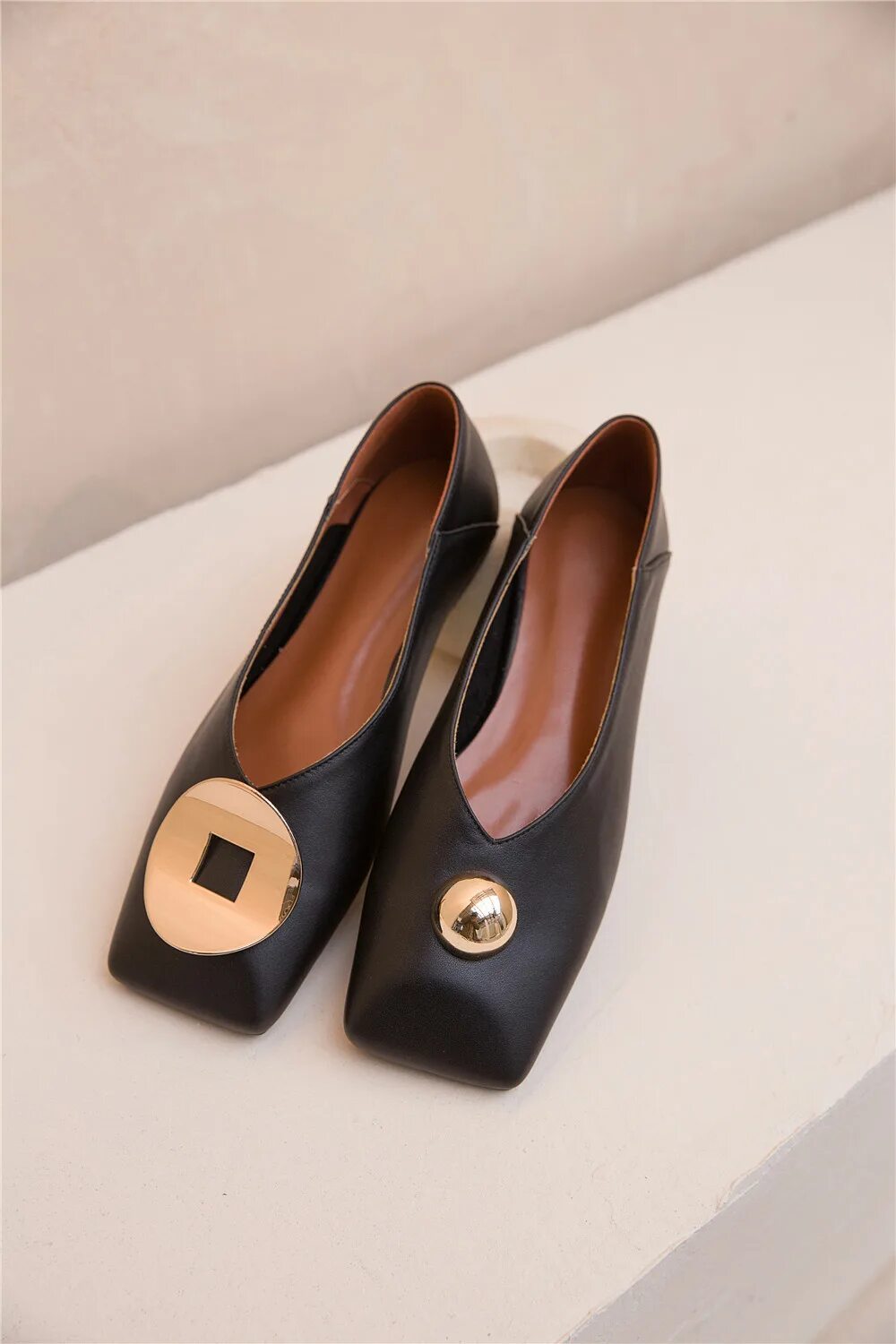 туфли с квадратным носиком. черные балетки с квадратным носом. квадратные балетки. балетки hermes. балетки с квадратным носом.