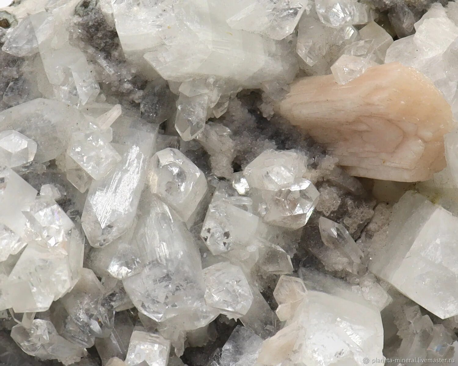 Ледяные кристаллы. Друзы кристаллов апофиллита. Друза халцедонов апофиллит. Led mineral. Лед минерал.