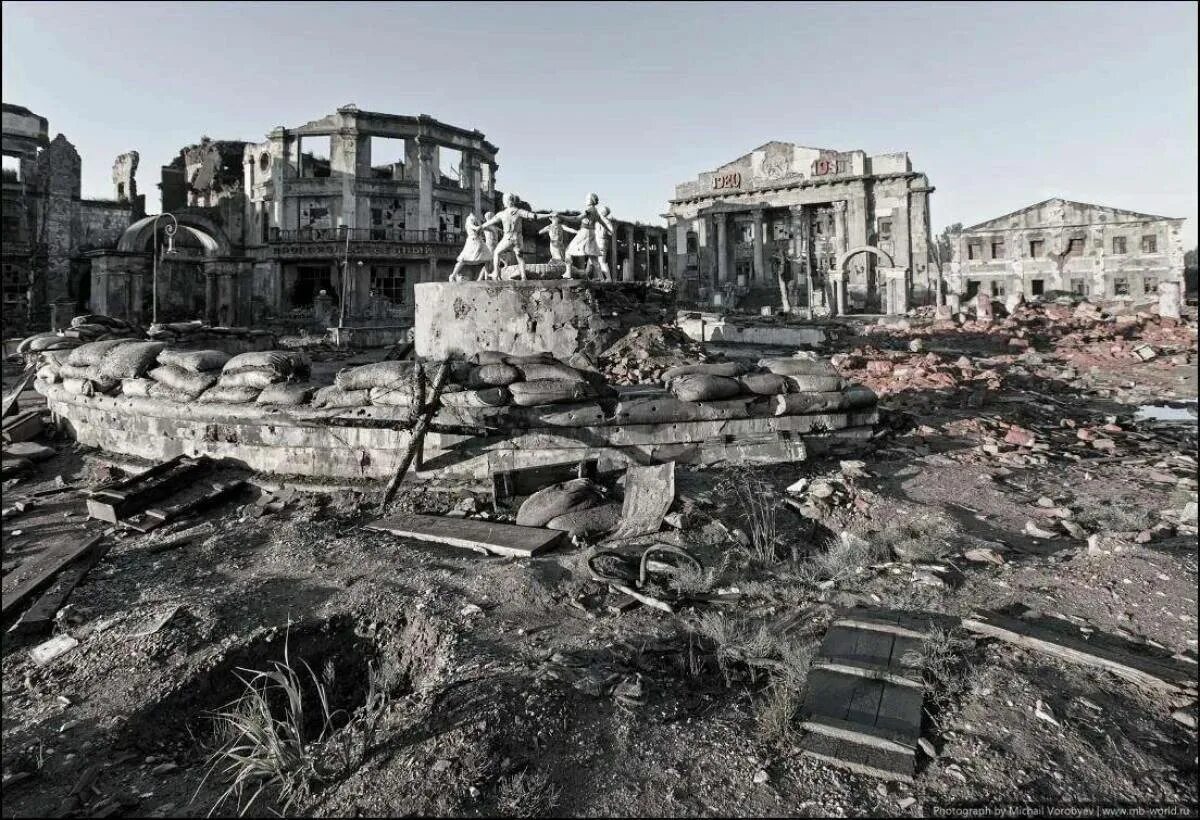 Исторические сталинград. Сталинградская битва руины города. разрушенный сталинград второй мировой войны. сталинград город в войну. сталинградская битва разрушенный город.