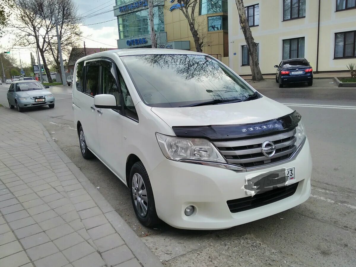 Купить ниссан бу краснодарском. Ниссан Serena 2011. Nissan Serena IV (c26) 2010 АКБ. Ниссан Серена с 26 белая с черной крышей. Ниссан минивэн 2011 года.