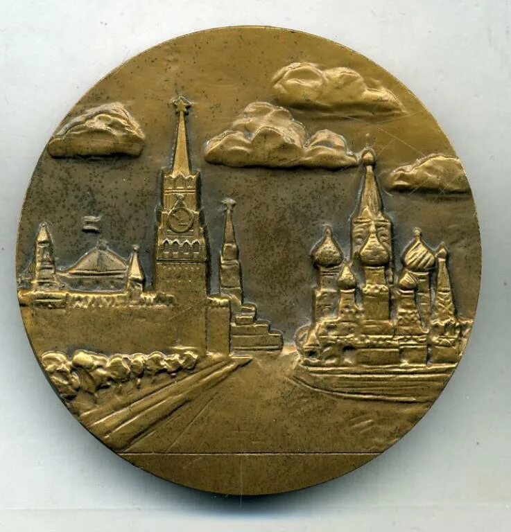 Старая медаль московский. 5000000 автомобиль фольксваген юбилейная медаль серебро. Памятная медаль москва. Медаль 850 лет москвы. Серебряная монета михайловский замок серебро.
