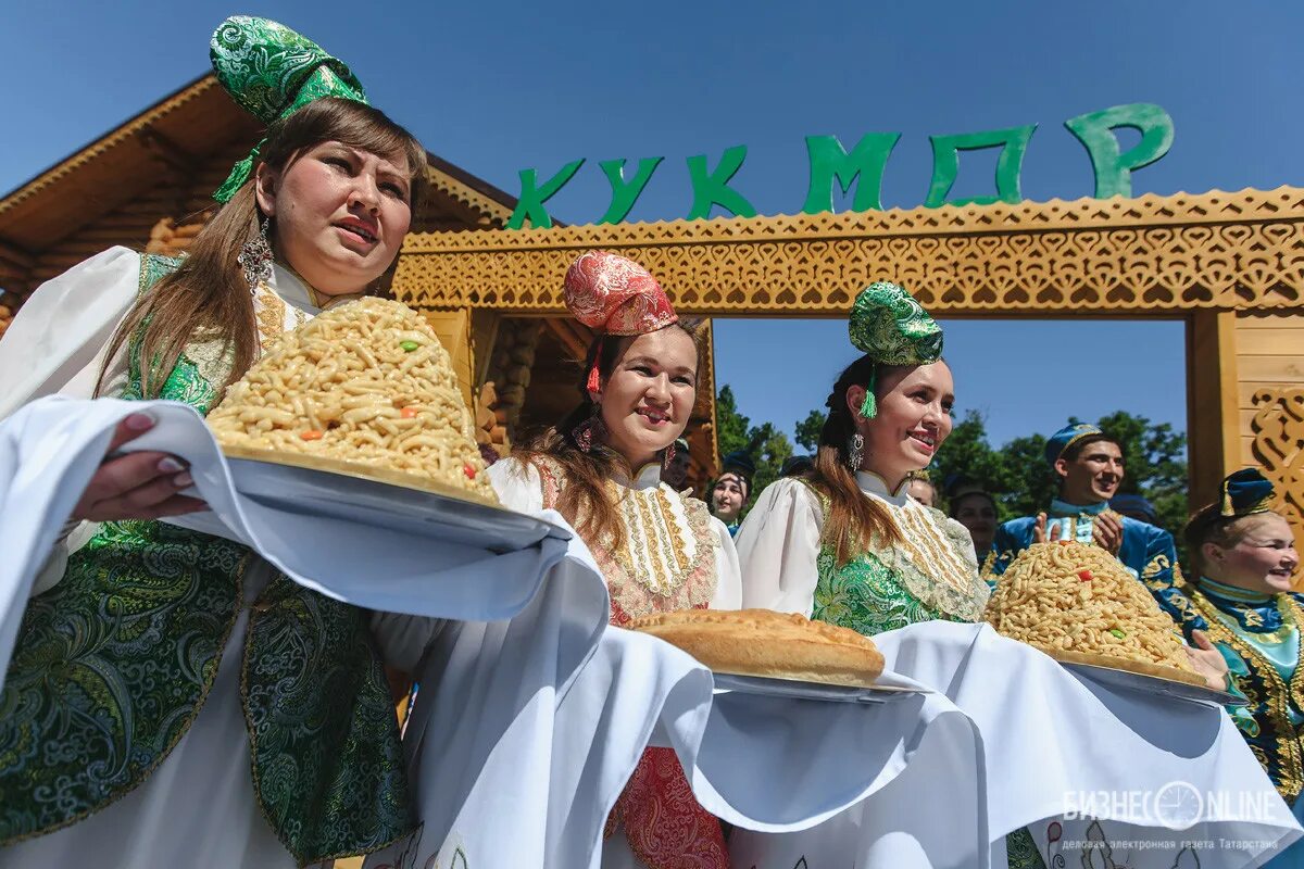 Какого числа татарский праздник. Сабантуй татарский Чак Чак. Башкирский Чак Чак Сабантуй. Уфа Сабантуй Чак Чак. Чак Чак Сабантуй Нижнекамск.