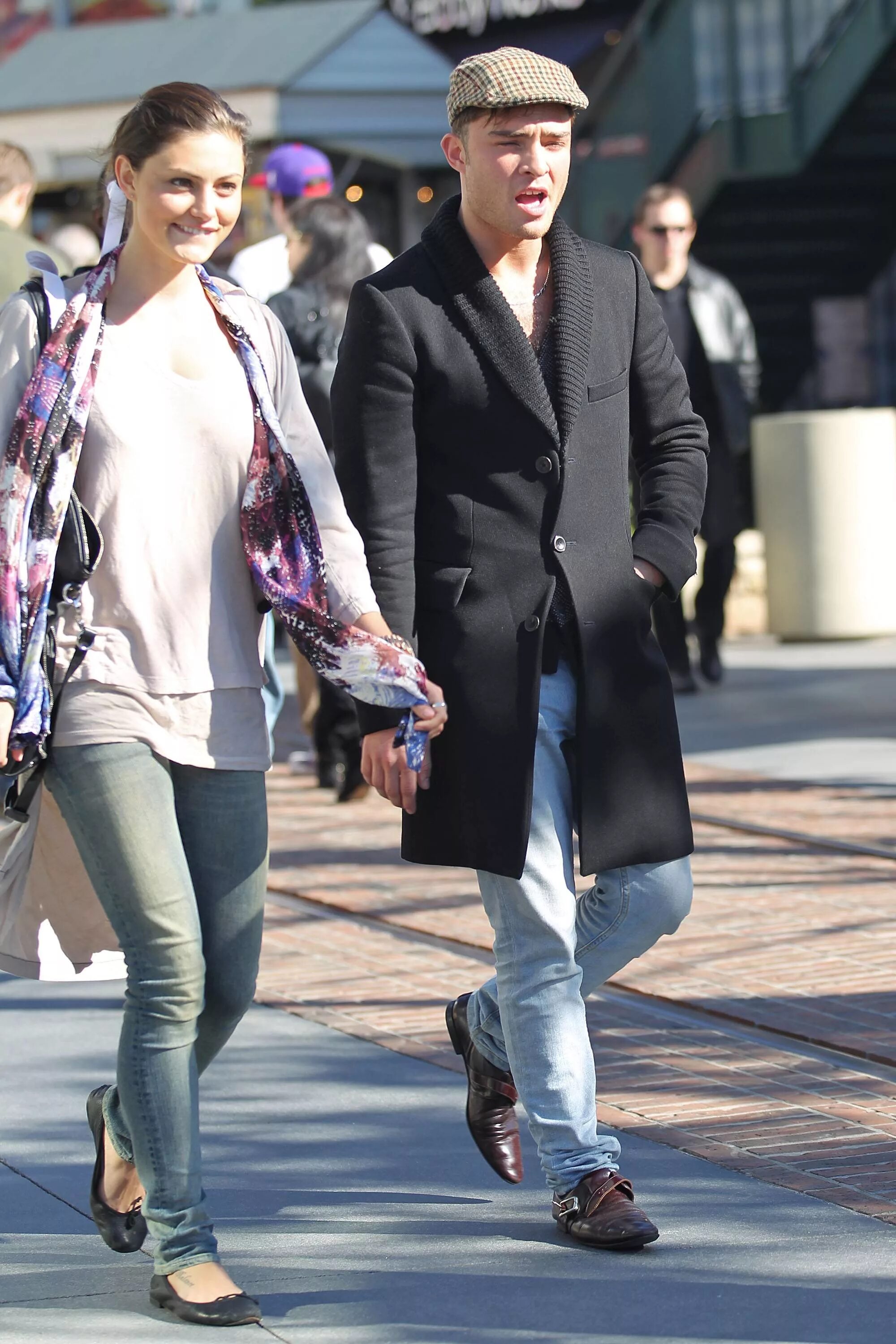 Фиби тонкин и том фелтон фото. Фиби тонкин и том фелтон. Фиби джейн элизабет тонкин и том фелтон. Фиби тонкин и том фелтон. Том фелтон и фиби.