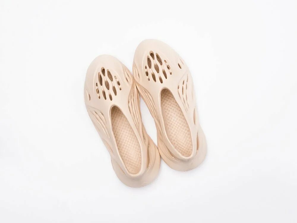 Тапки адидас yeezy foam. Adidas yeezy foam runner sand. Кроксы adidas yeezy foam. Adidas yeezy foam runner. Тапочки adidas yeezy foam runner.