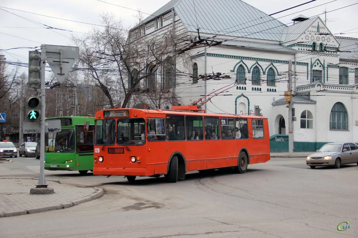 Троллейбус пермь. Троллейбус ЗИУ Пермь. ЗИУ 682 Пермь. Пермь троллейбус 263. Последний троллейбус в Перми.