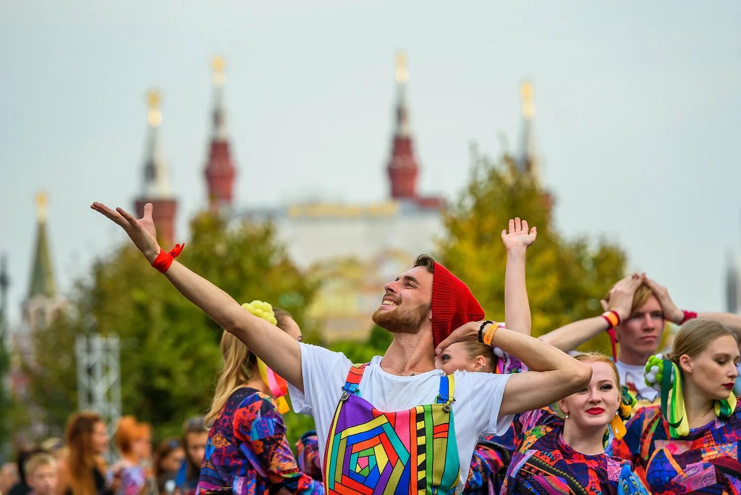 Праздник в городе. С днем города Москва. Празднование дня города в Москве. С праздником города Москвы. Идеальные дни москва