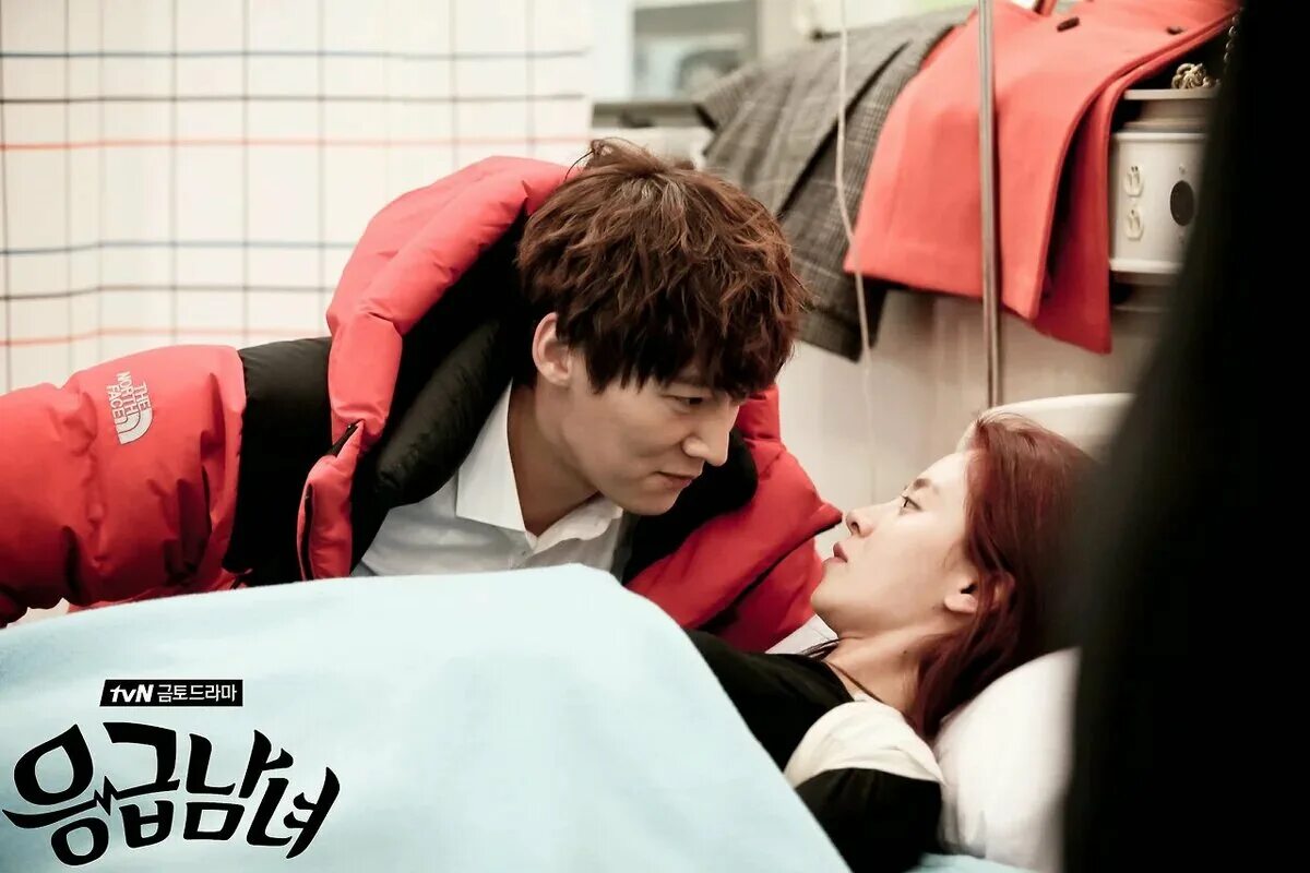 Врачи неотложки корейский. Врачи неотложки сериал. Врачи неотложки дорама постер. Врачи неотложки дорама постер. Парочка из неотложки dorama.