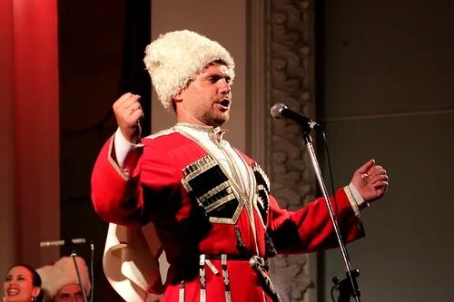 Солисты кубанского казачьего хора. Кубанский хор Демид Коротенко. Демид Коротенко солист Кубанского хора. Солистки Кубанского казачьего хора. Лизвинский Кубанский казачий