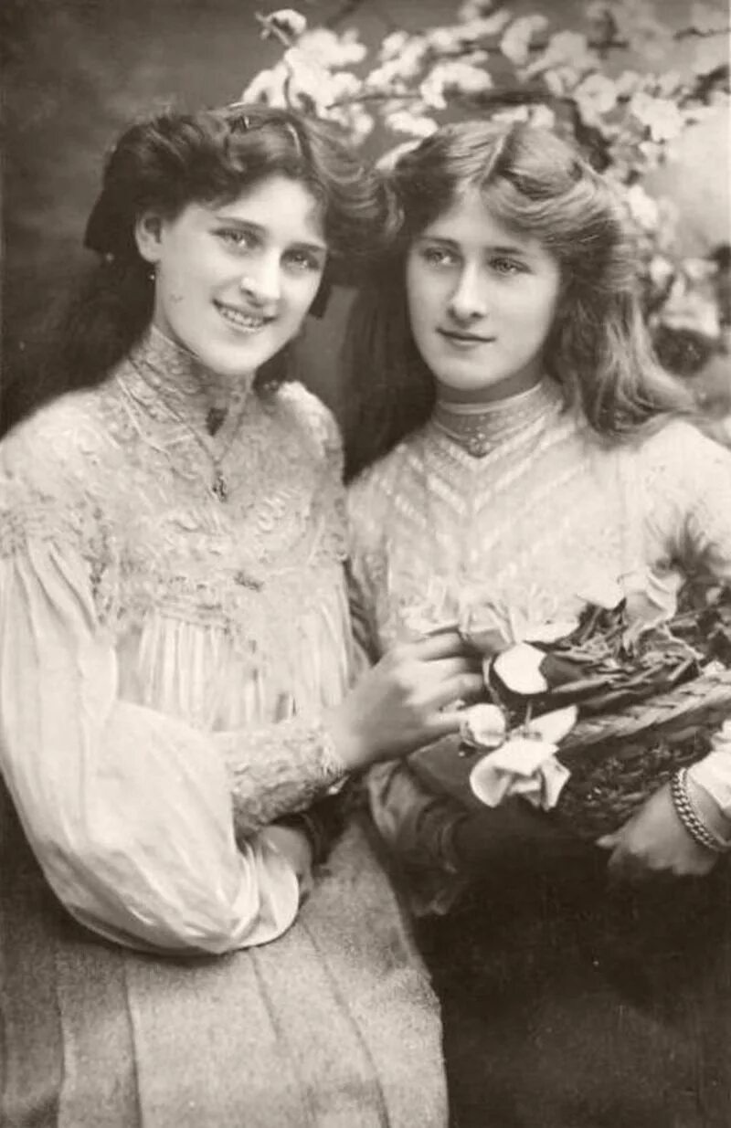 Фотосессия в винтажном стиле 19 века. Старая семейная 2 машина. Гретта рейнвальд с сестрой. Старший брат и сестренка. Художник frantisek brunner - dvorak.