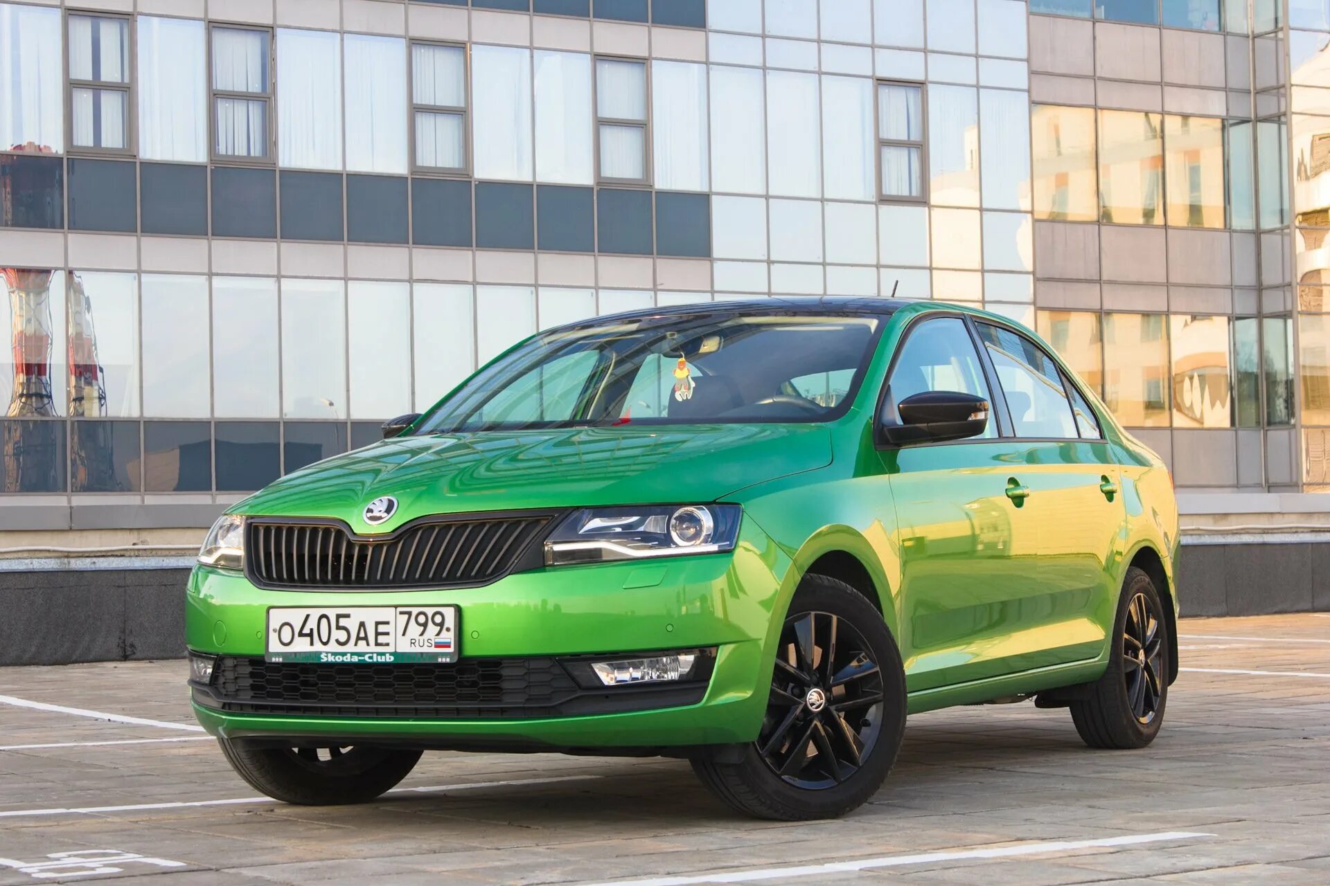 Skoda Rapid 2022. Шкода Рапид 2019. Skoda Rapid 2020 зеленая. Шкода Рапид 2018.