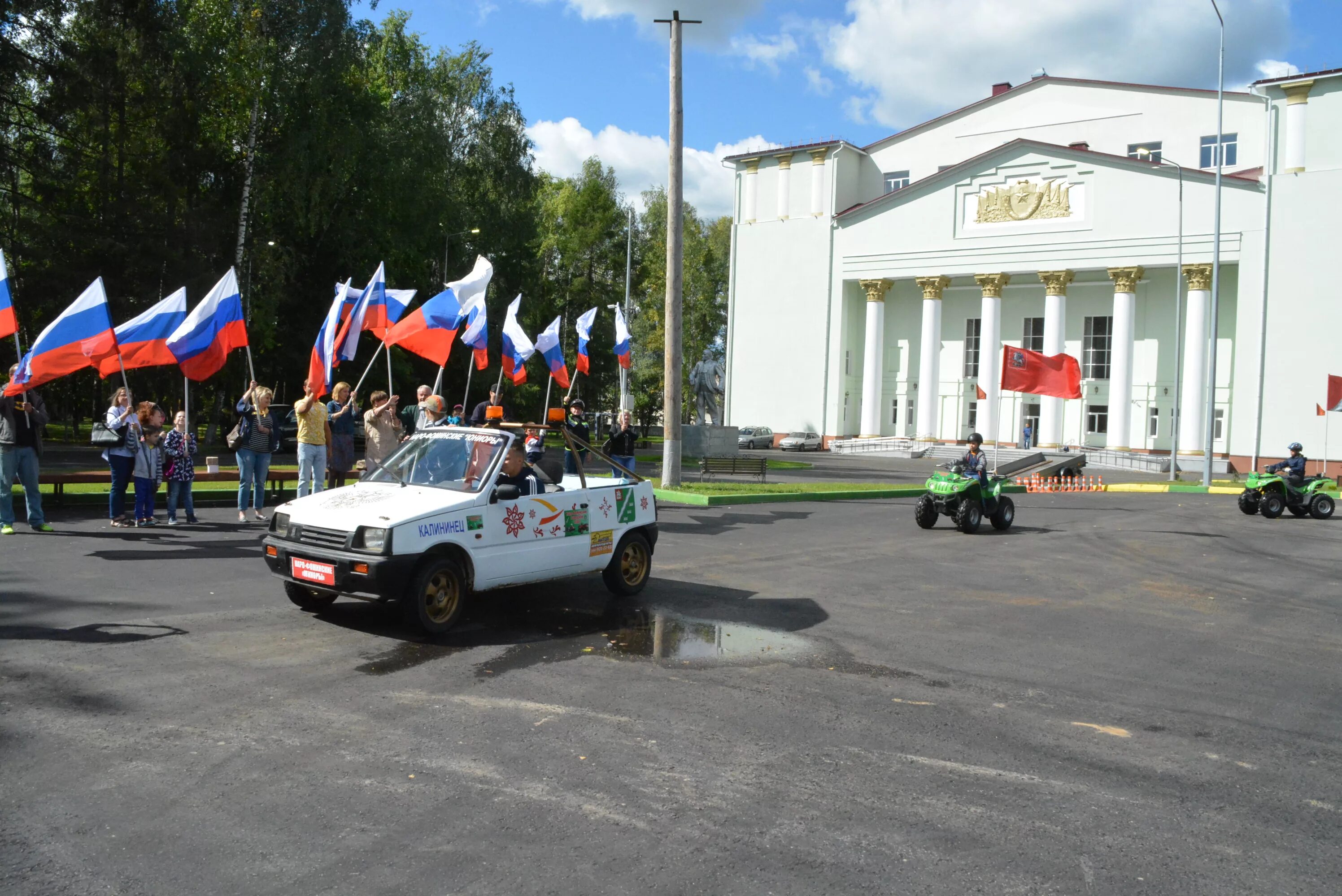 Рабочий поселок калининец наро-фоминского района. Дк тамань пос калининец. Дворец культуры тамань калининец. Дворец культуры тамань. 2 таманская мотострелковая дивизия калининец.