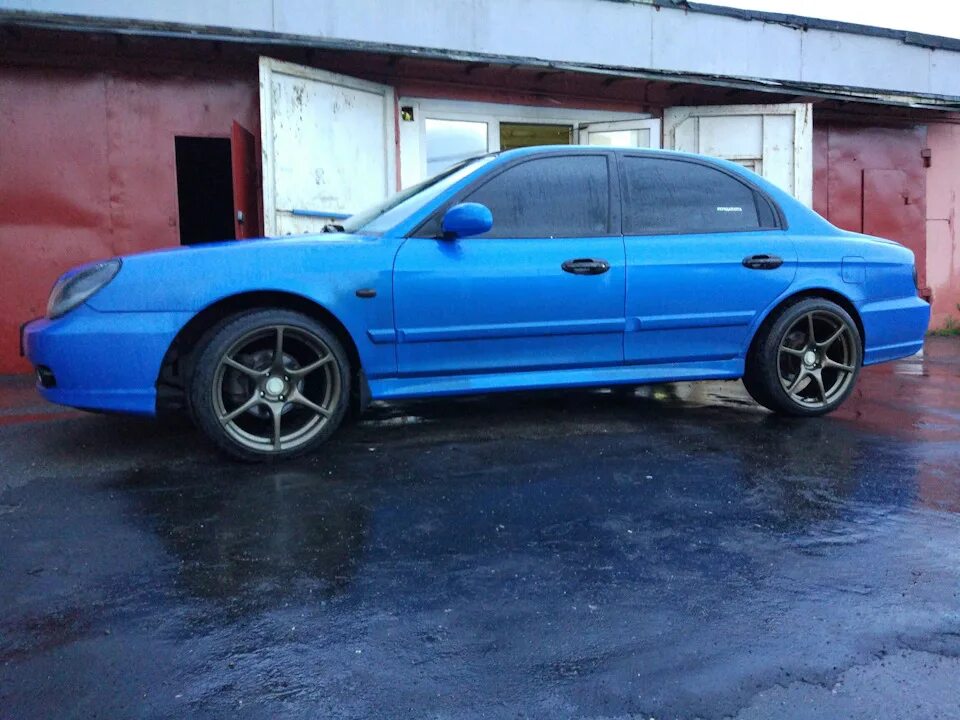 Разболтовка соната 4. Hyundai sonata ef диски r17. хендай соната синяя 2007. хендай соната на 18 дисках. синий матовый акцент.