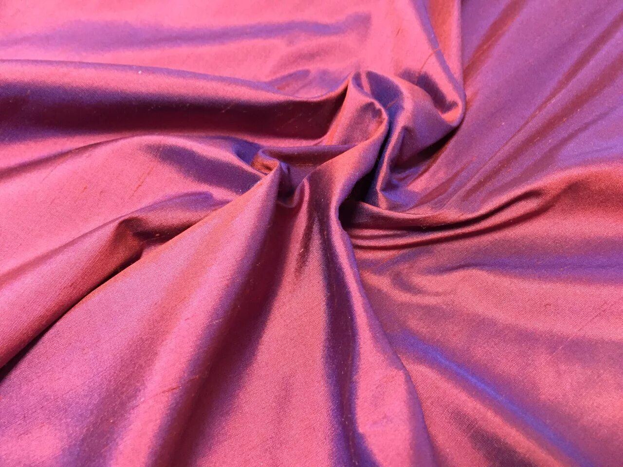 Шелковая тафта. Ткань тафта 35335. Ткань тафта пг 35388. Тафта ткань. Тафта ткань.