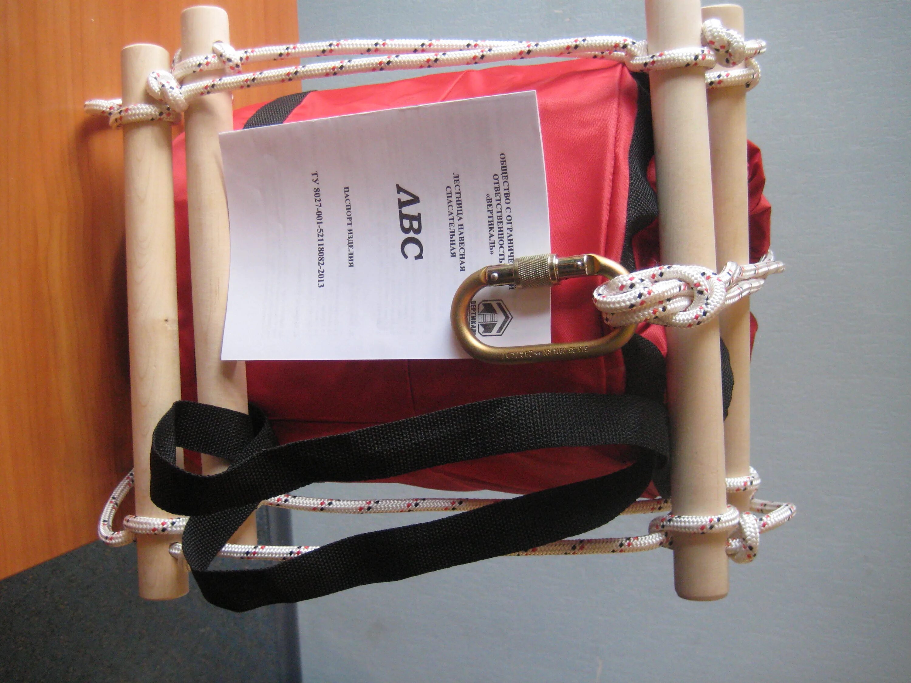 лестница навесная спасательная пожарная ссс 6. лестница навесная спасательная пожарная (лнсп) самоспас. лестница веревочная спасательная лвс 10м. пожарная веревочная лестница. пожарная веревочная лестница.