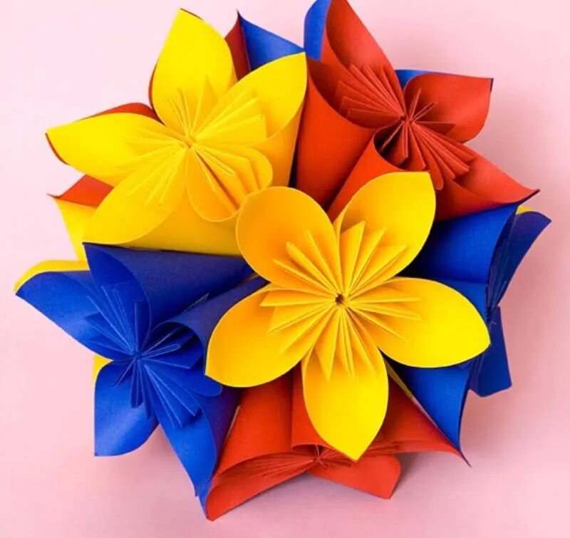 Цветок Kusudama. Цветы оригами кусудами. Цветочки из бумаги. Цветы из цветной бумаги. Поделка оригами цветы