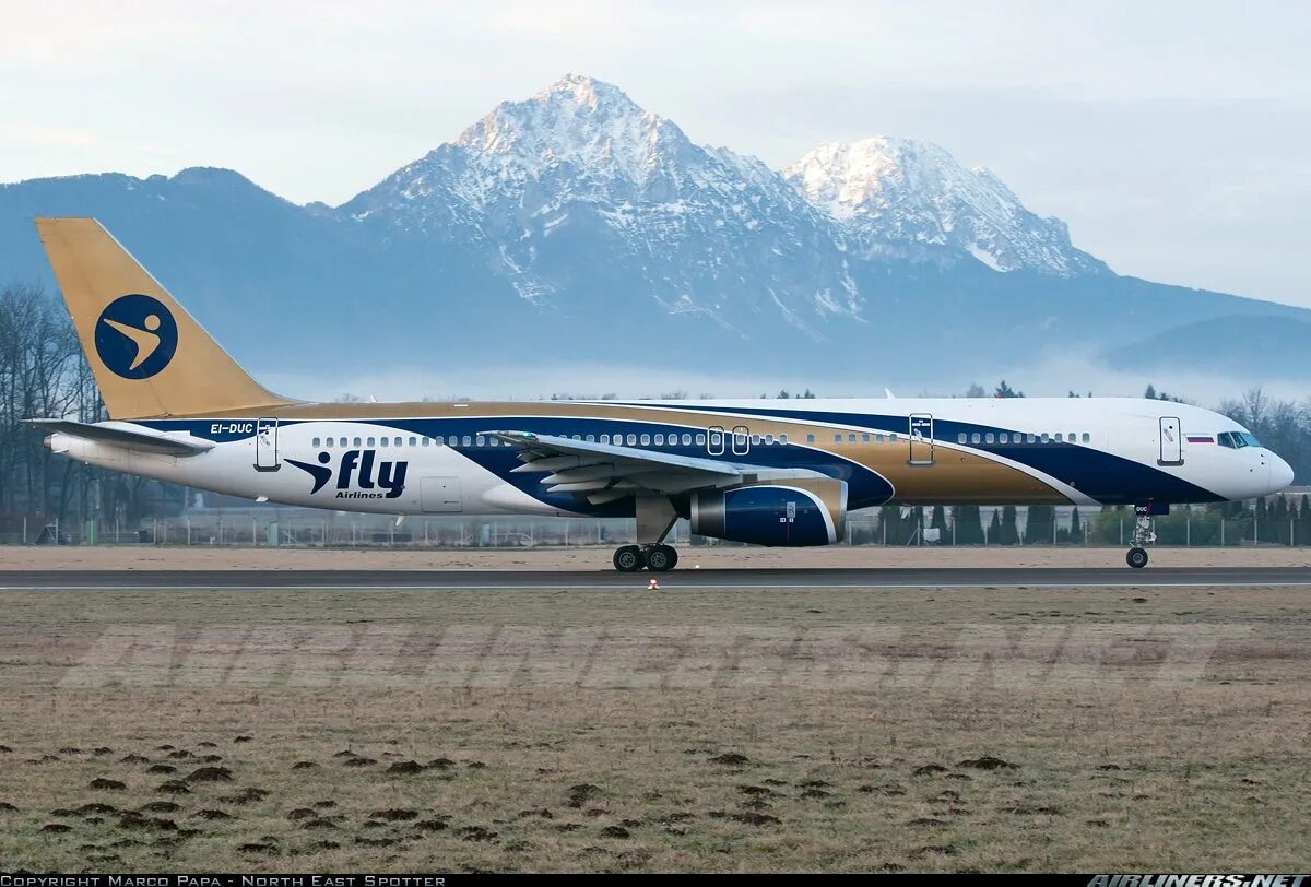 Сайт авиакомпании ifly. Boeing 757 IFLY. Боинг 757 ай Флай. Самолёт Боинг 757-200 ай Флай. Boeing 757 Icelandair.