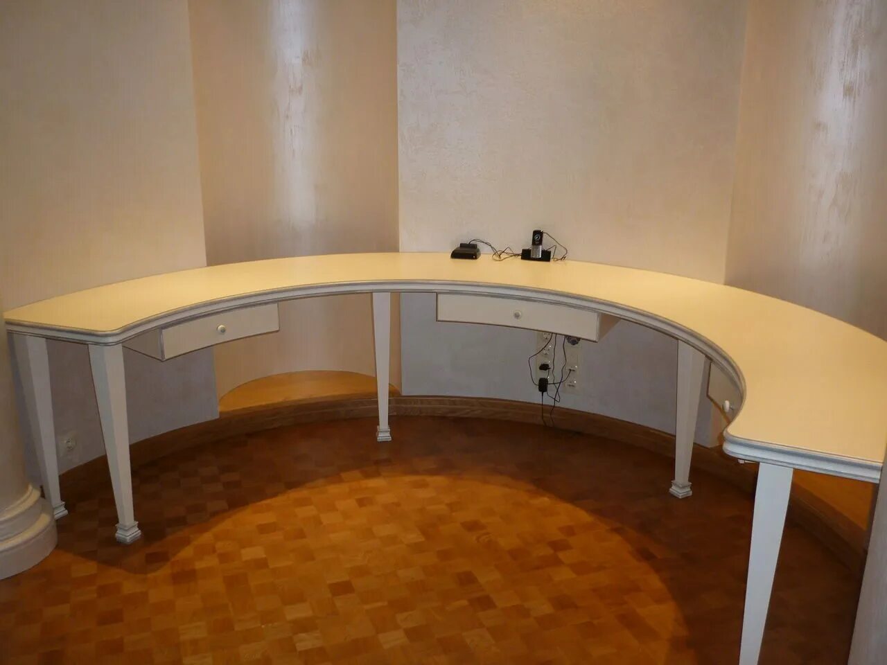 как сделать стол железо кухне. железный письменный стол. деревянный стол с табуретками. изготовление столов на заказ. стол на металлической основе.