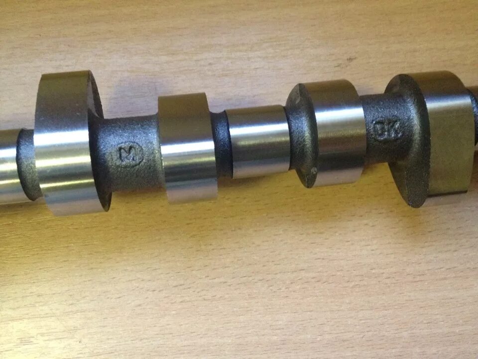 6 8 клапанов. 6 к4м. Распредвал рено меган 2 1. Рено двигатель к4м распредвалы. Распредвалы гбц рено дастер 1.