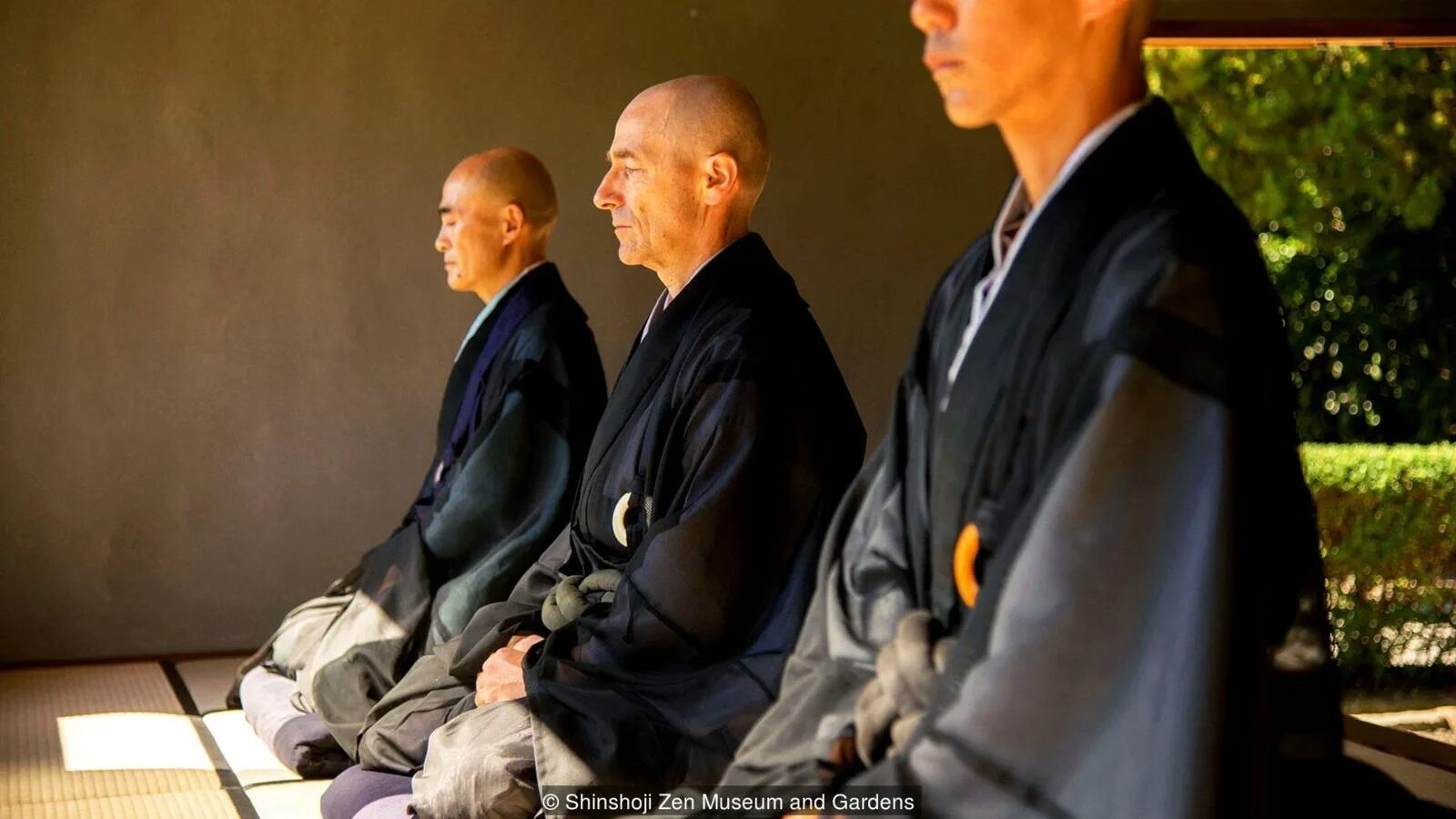 Дзен новости главные на этот час. Дзен медитация (дзадзэн) монах. Риндзай дзэн буддизм. Сатори дзен буддизм. Дзен буддизм в Японии.