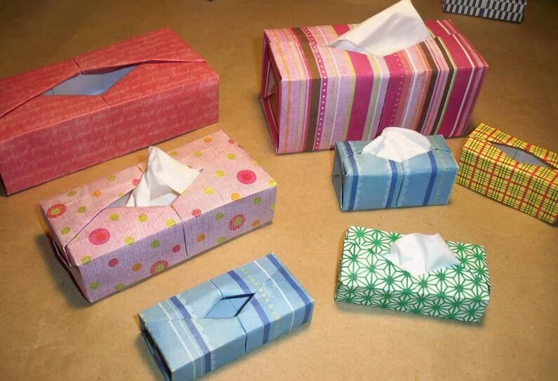 Декупаж картонной коробки. Как сделать коробку салфетками. Как сделать коробку салфетками. Как обклеить коробку подарочной бумагой. Как сделать коробку салфетками.