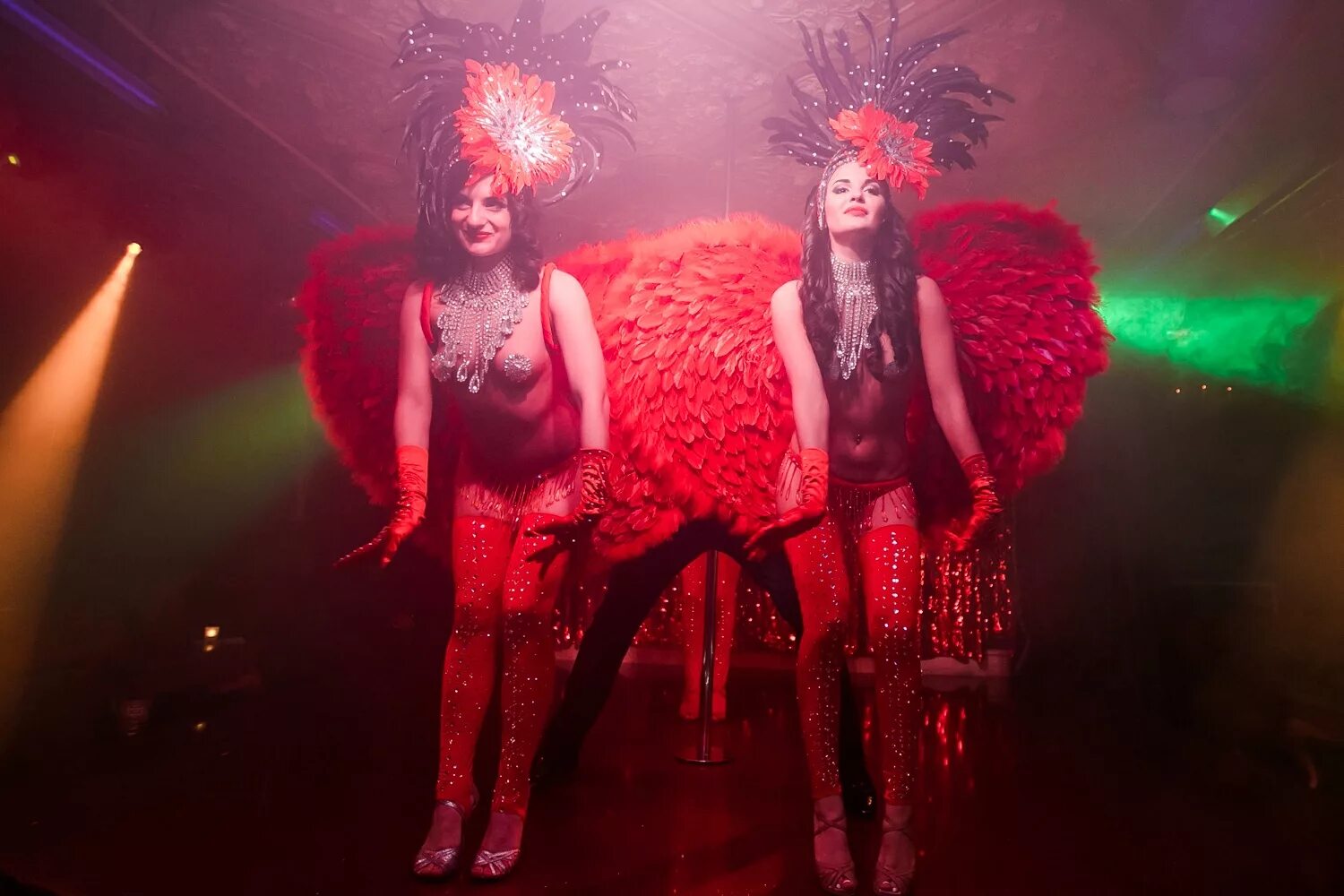 Кабаре краве. Кабаре le rouge. кабаре lerouge. кабаре шоу в москве. le rouge cabaret москва.